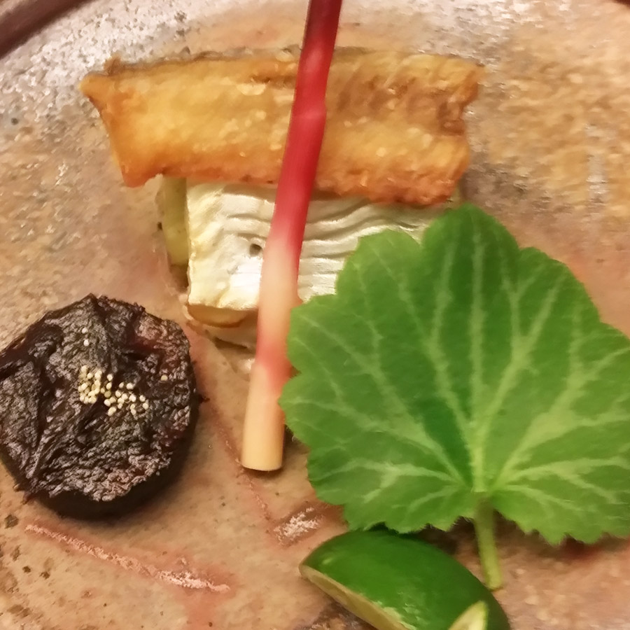 【焼肴】瀬戸内産の太刀魚に水晶茄子を抱かせシンプルに若狭焼に仕立てました。